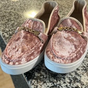 Pink cute slip on sneakers, size 8.5, ROUGE, flat